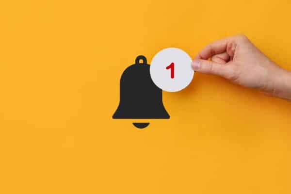 immer informiert über Neuerungen und Änderungen: Eine Glocke als Symbol einer Meldung