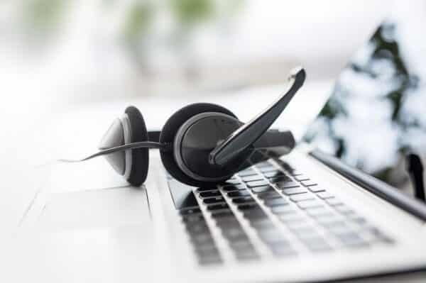 inopla WebRTC: Headset mit Laptop